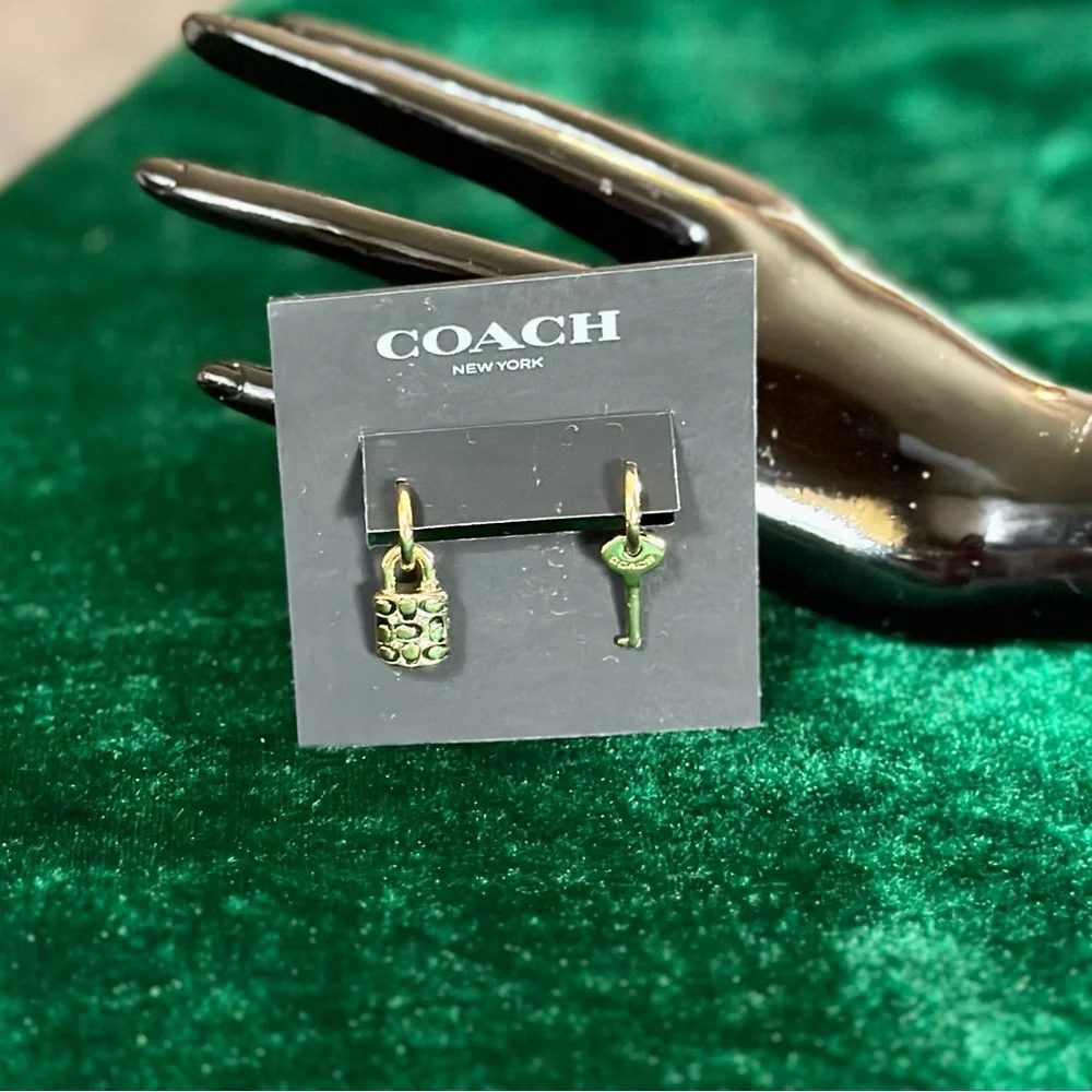 Quilted Padlock Key Mismatch earrings with clear crystal accent - Picture 4 of 5